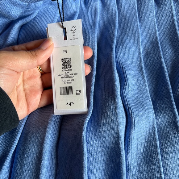 Dynamite Pleated Skirt - Picture 2 of 3